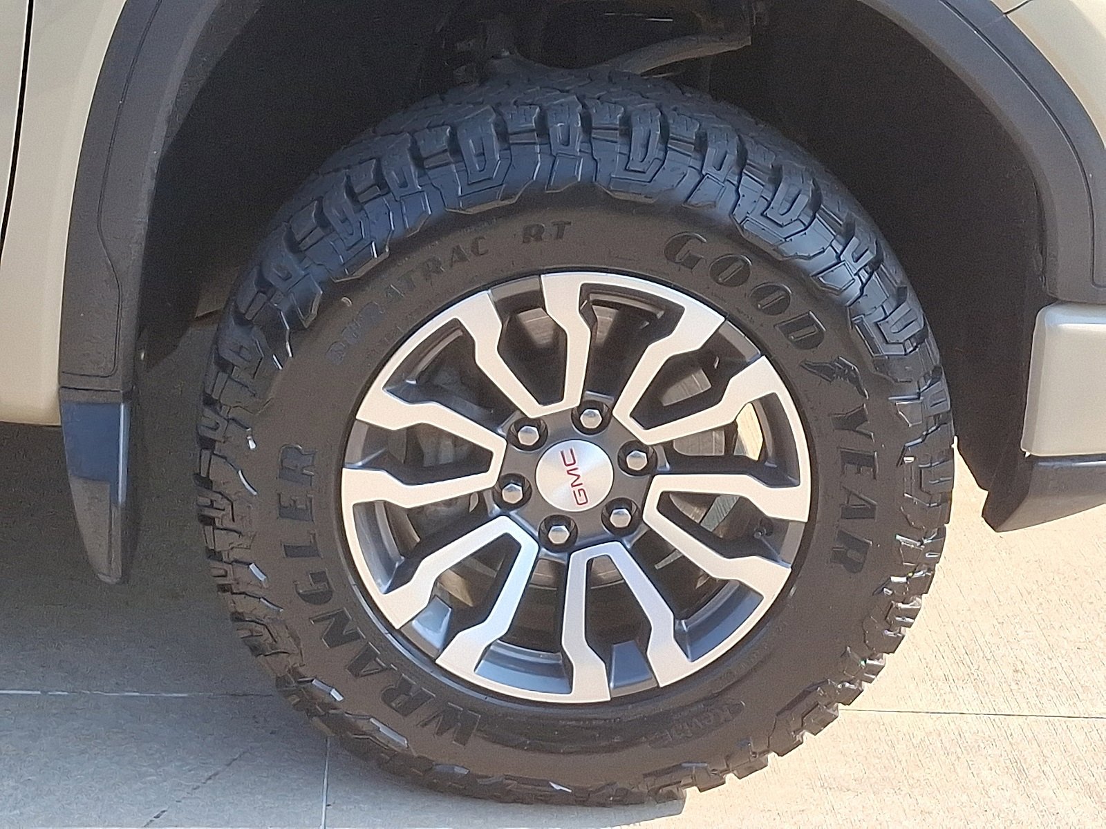 Used 2022 GMC Sierra 1500 AT4 w/ AT4 Premium Package image 8