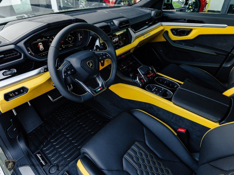 Used 2025 Lamborghini Urus SE AWD/4WD image 15
