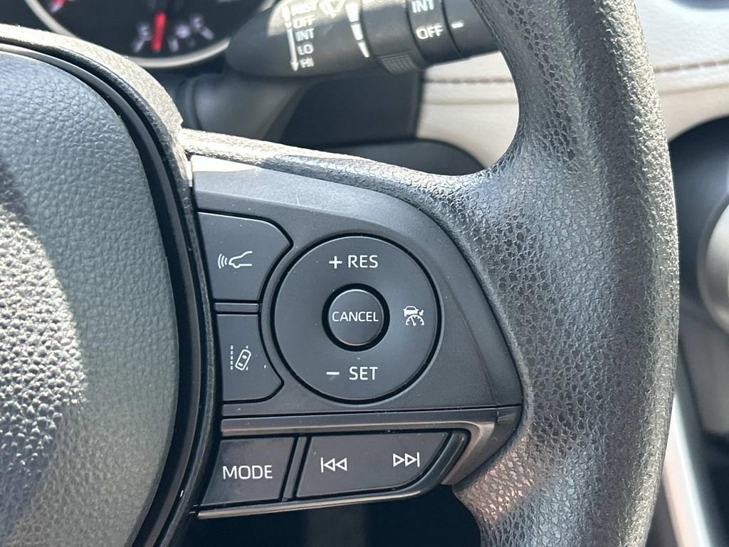 Used 2022 Toyota RAV4 XLE w/ Convenience Package FWD image 32