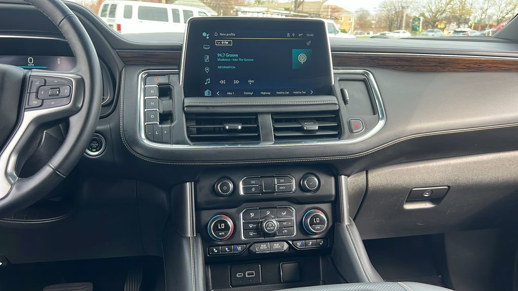 Used 2023 Chevrolet Suburban Premier image 25