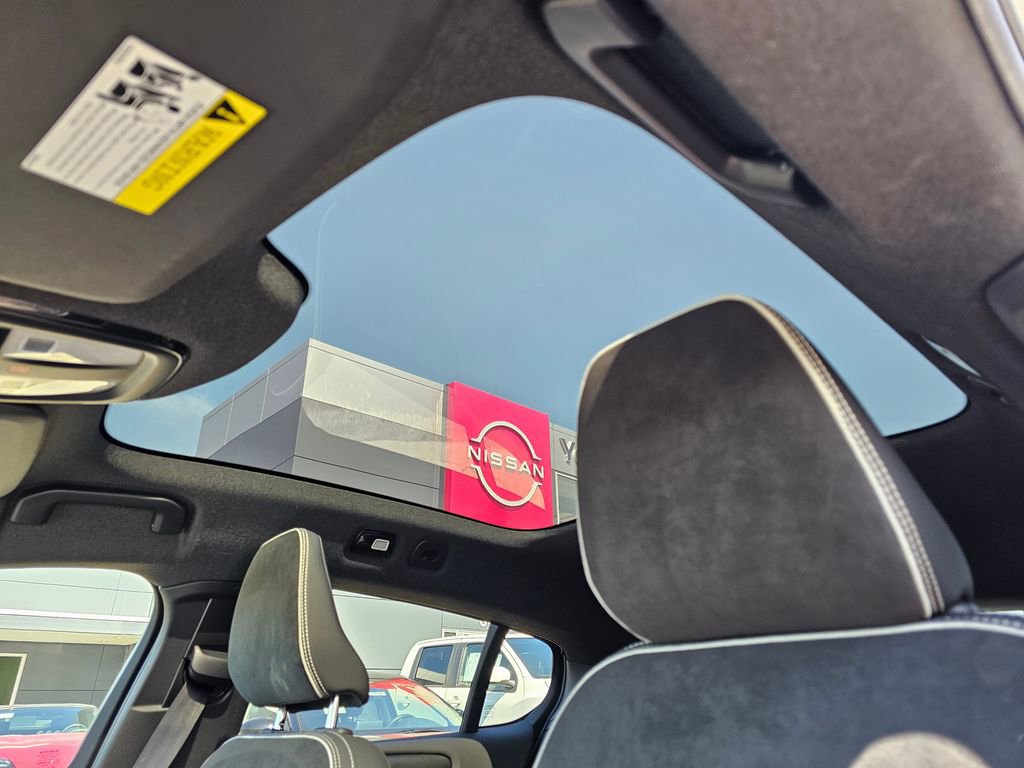 Used 2023 Volvo C40 P8 Recharge Ultimate image 18