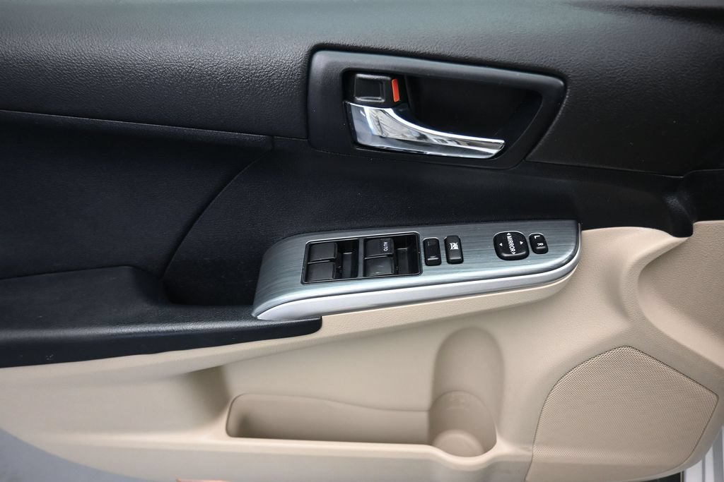 Used 2012 Toyota Camry LE FWD image 10