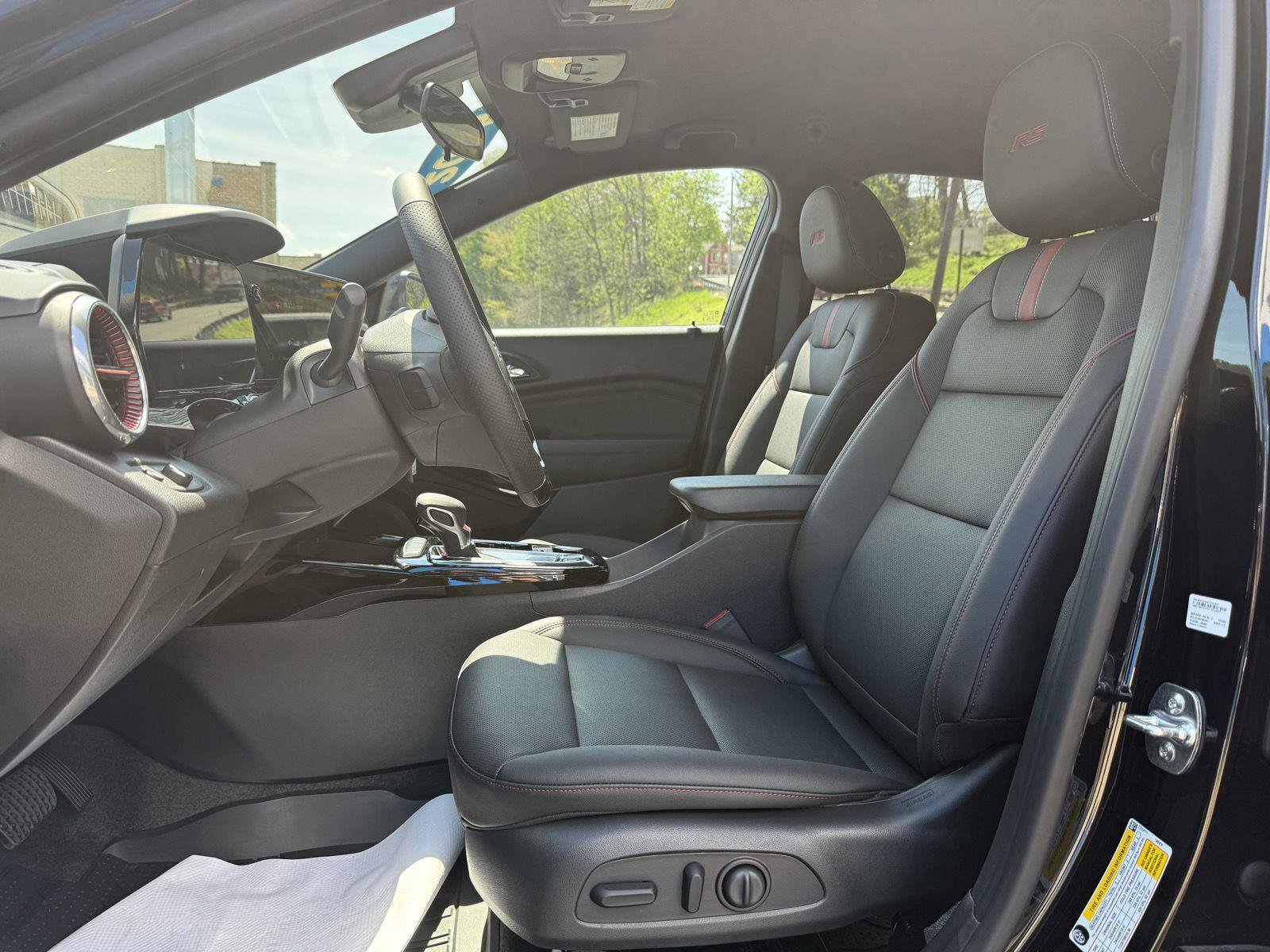 New 2025 Chevrolet Trax RS w/ Driver Confidence Package FWD image 8