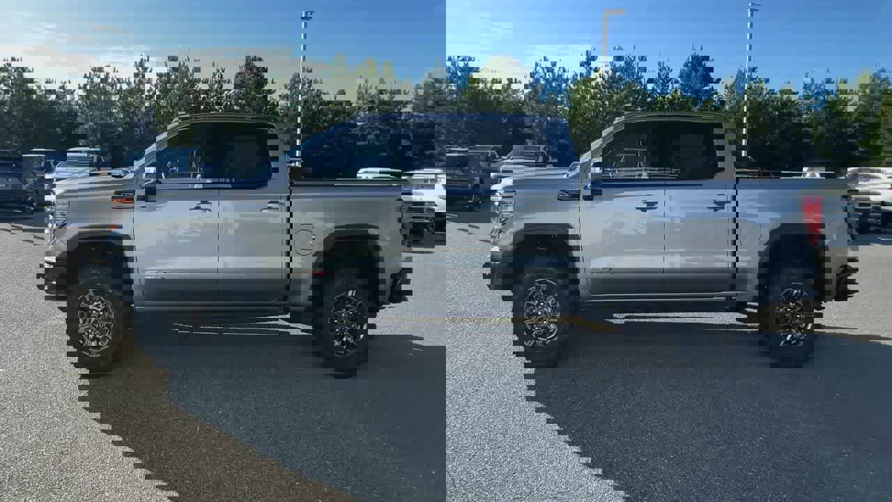 Used 2025 GMC Sierra 1500 AT4X image 5