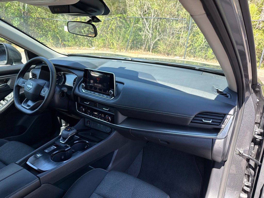 Certified 2026 Nissan Rogue SV FWD image 33