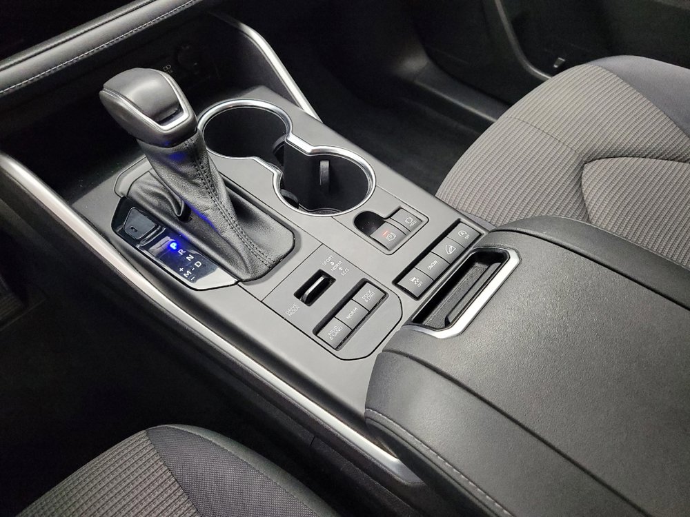 Used 2021 Toyota Highlander LE image 26