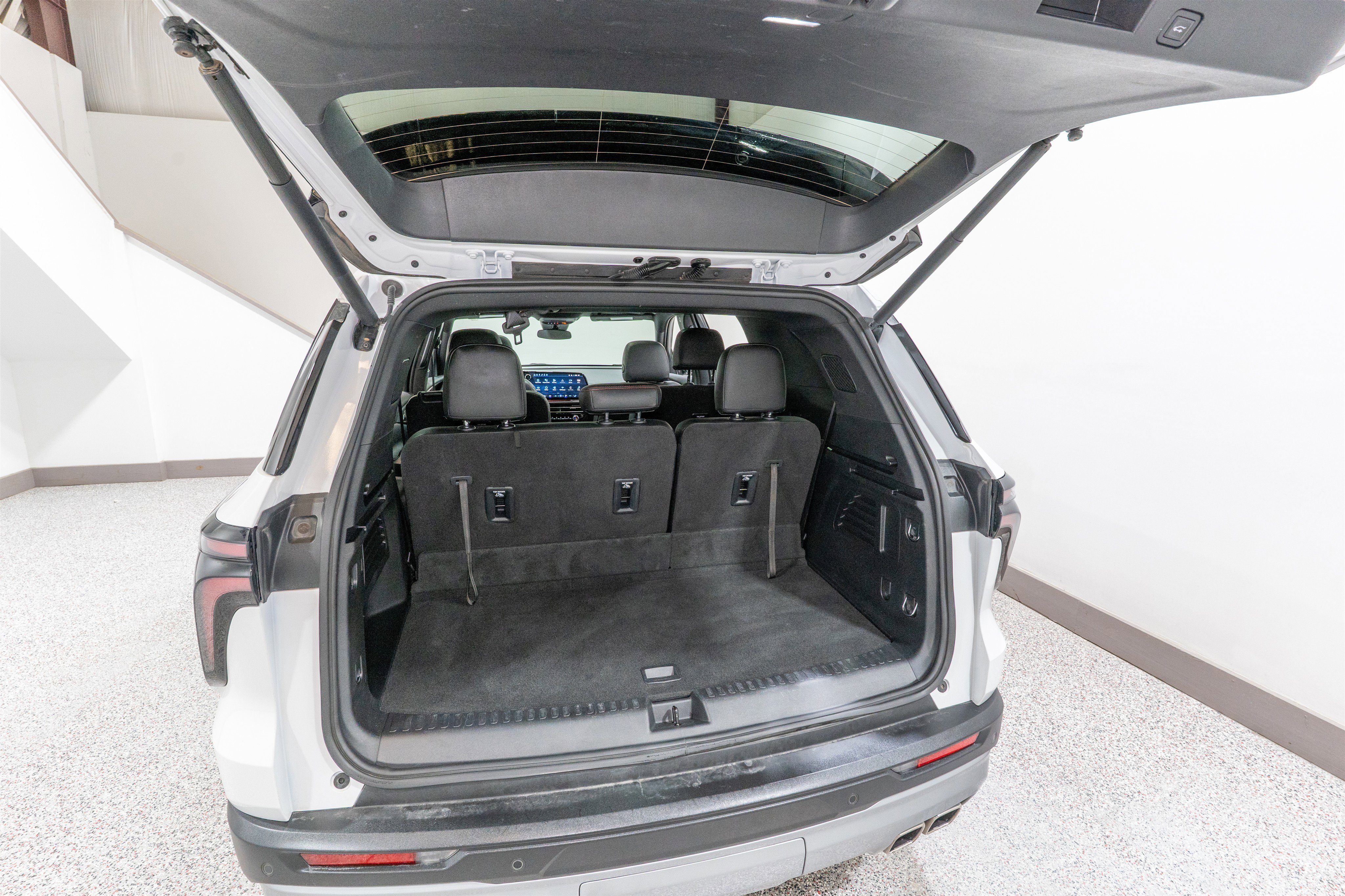 Used 2024 Chevrolet Traverse Z71 AWD/4WD image 34