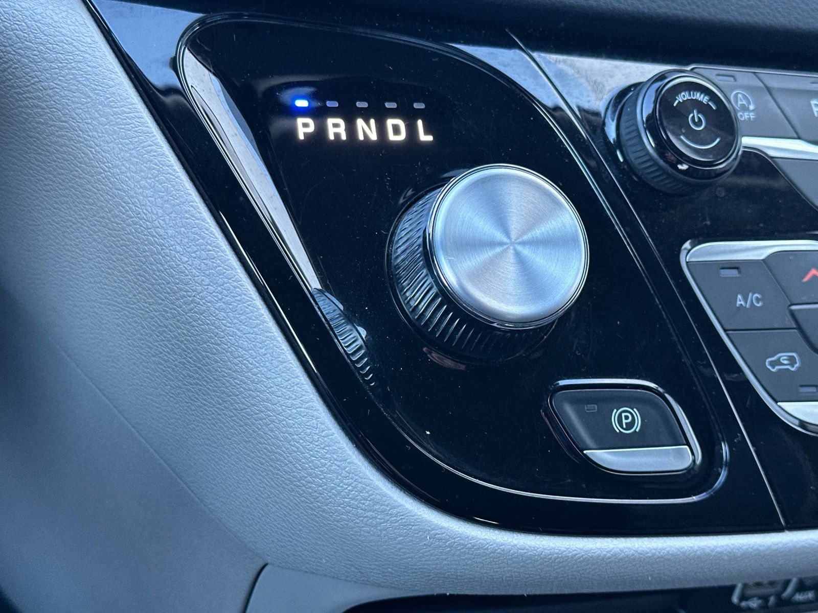 Used 2023 Chrysler Pacifica Touring-L image 21