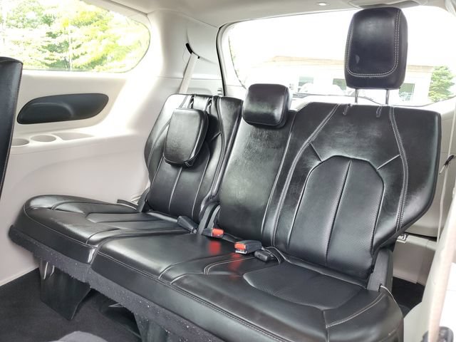 Used 2024 Chrysler Pacifica Limited FWD image 34