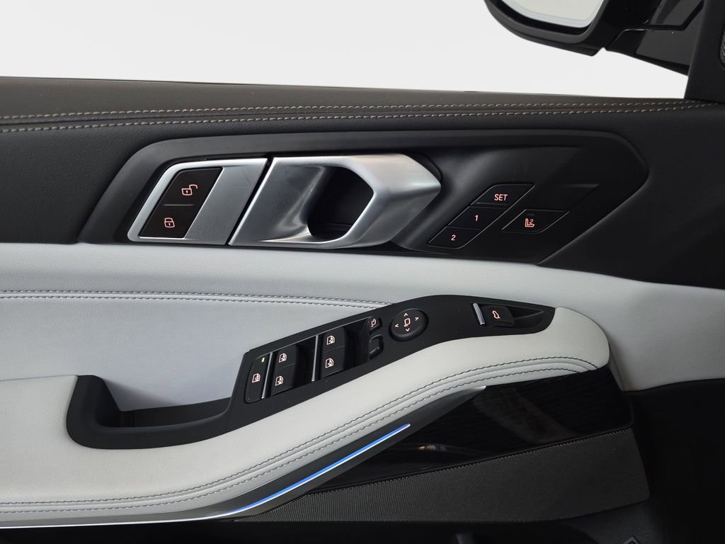 Used 2024 BMW X5 xDrive50e w/ M Sport Package image 29