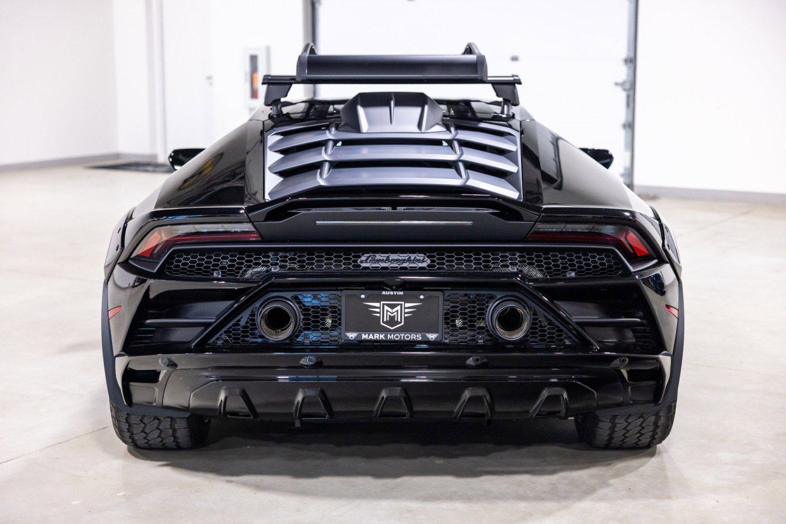 Used 2024 Lamborghini Huracan Sterrato AWD/4WD image 8