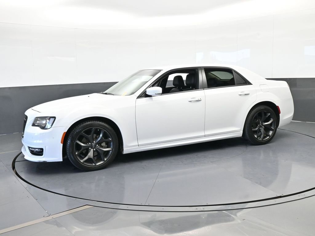 Used 2023 Chrysler 300 Touring L image 2