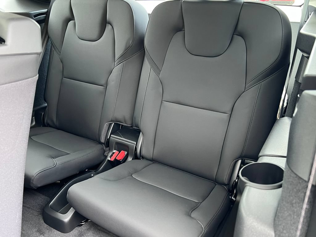 New 2026 Volvo XC90 B6 Plus w/ Protection Package Premier AWD/4WD image 8