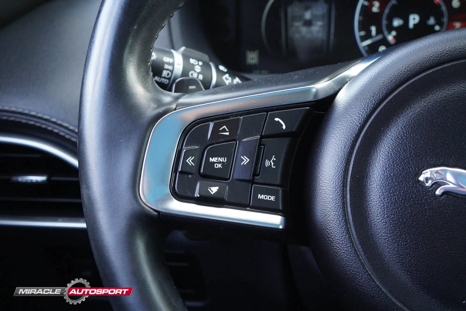 Used 2017 Jaguar F-PACE R-Sport AWD/4WD image 39