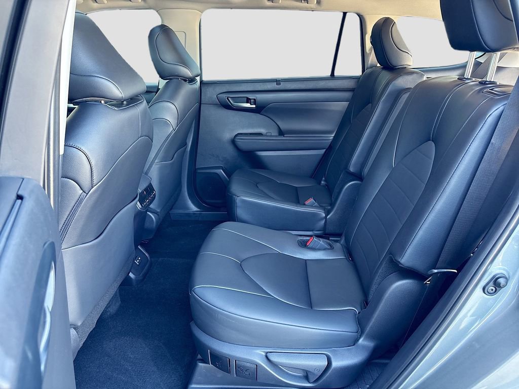 Certified 2025 Toyota Highlander XLE image 21