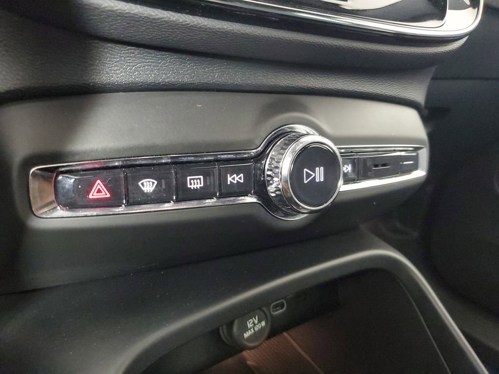 Certified 2023 Volvo XC40 Recharge Ultimate image 32