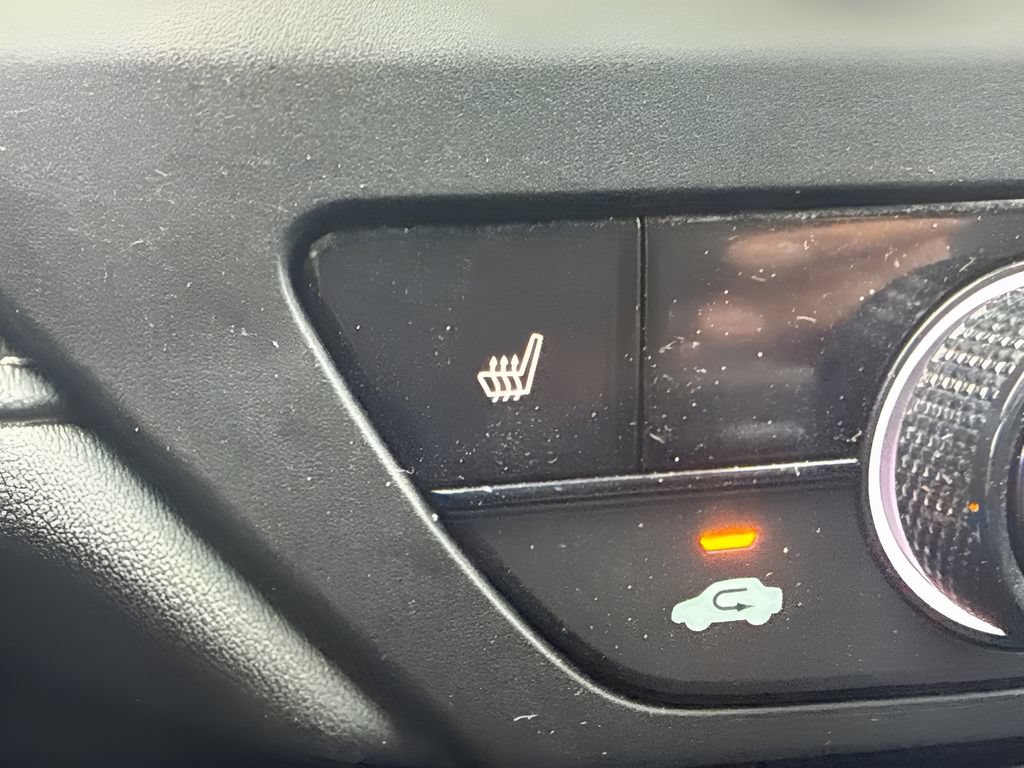Used 2025 Honda Accord SE image 12