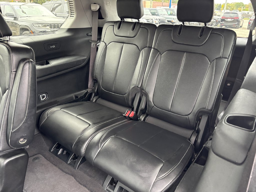 Used 2022 Jeep Grand Cherokee L Limited AWD/4WD image 32
