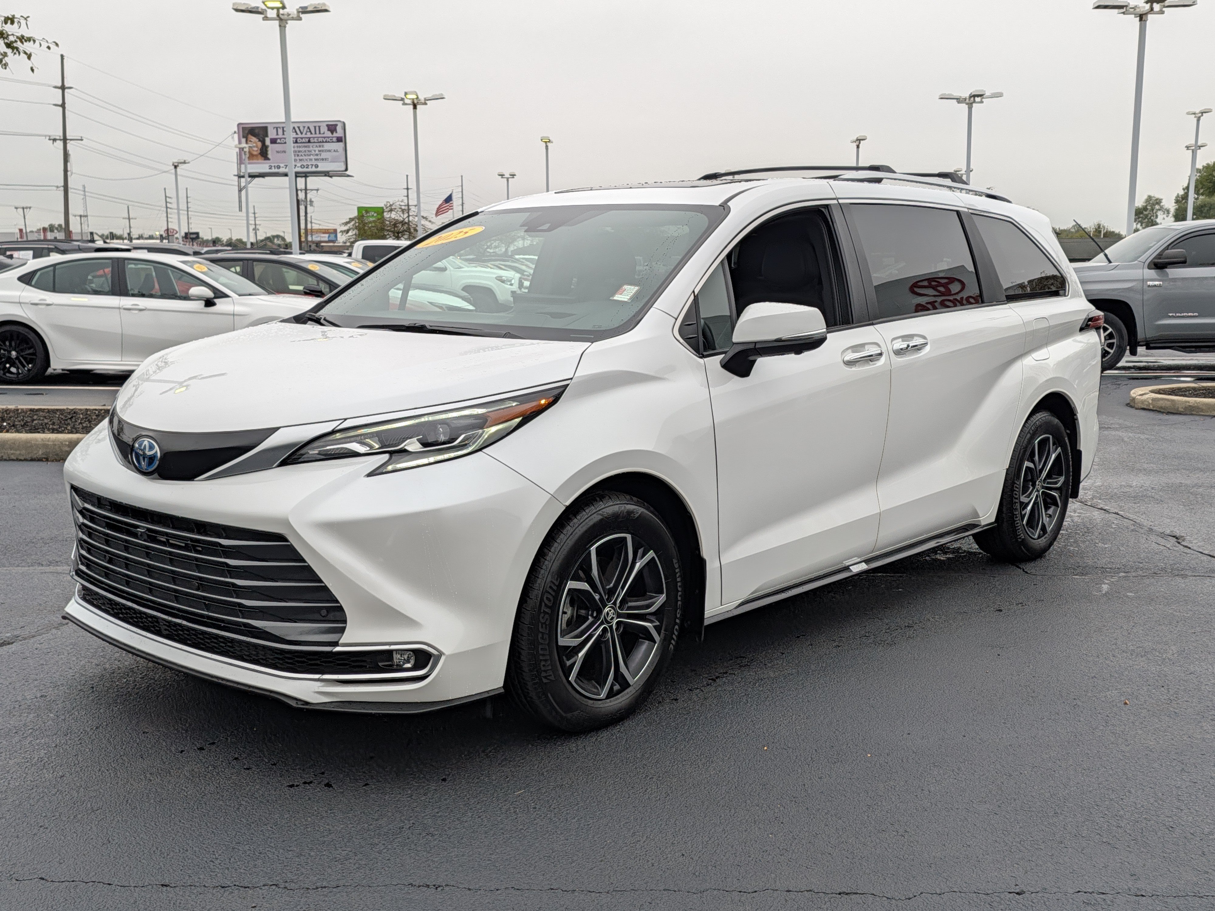 Used 2025 Toyota Sienna Platinum AWD/4WD image 4