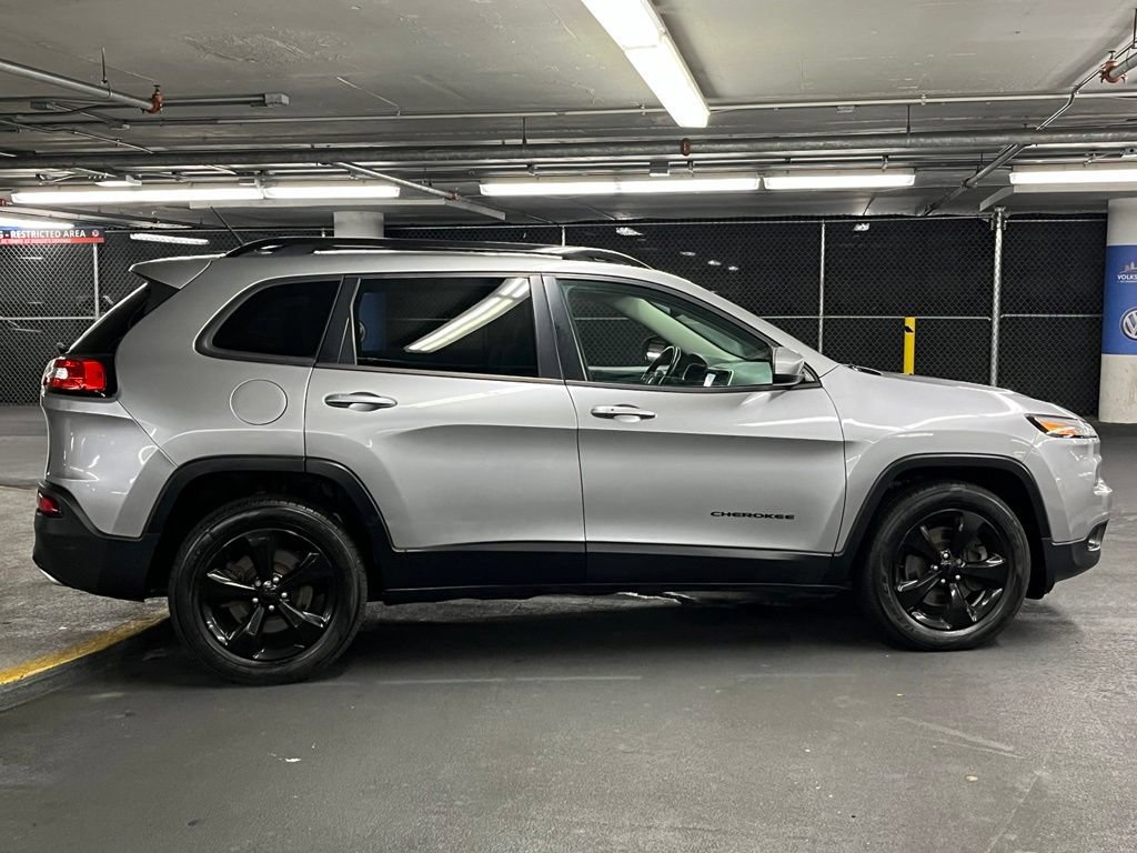Used 2015 Jeep Cherokee Latitude w/ Comfort/Convenience Group AWD/4WD image 37