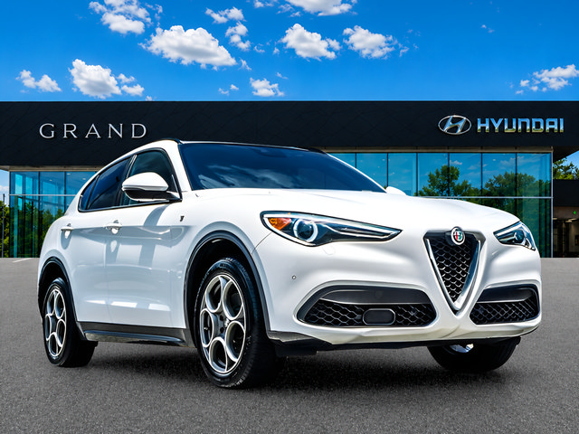 Used 2023 Alfa Romeo Stelvio Ti AWD/4WD image 7