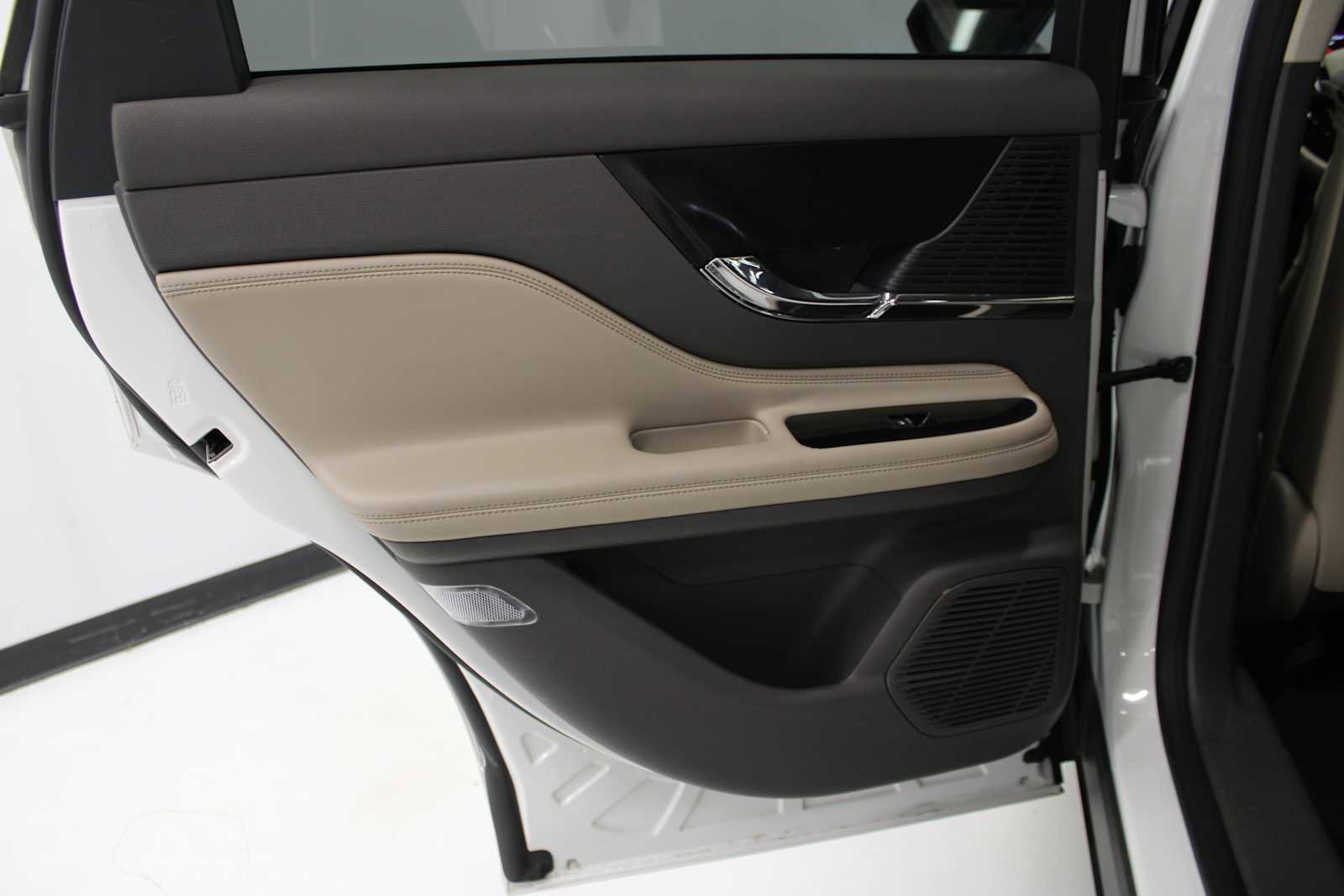 Used 2022 Lincoln Corsair AWD w/ Equipment Group 101A image 38