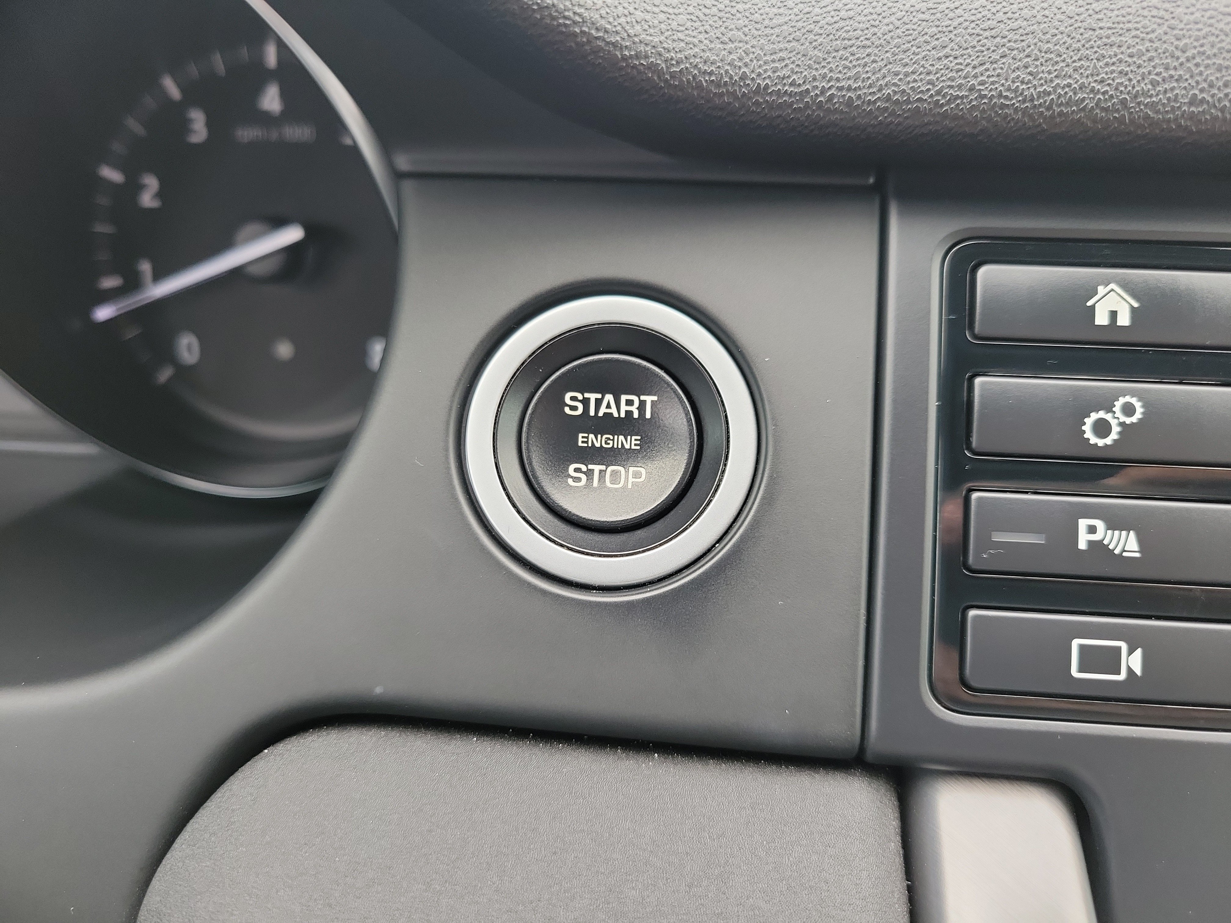 Used 2019 Land Rover Discovery Sport HSE AWD/4WD image 31