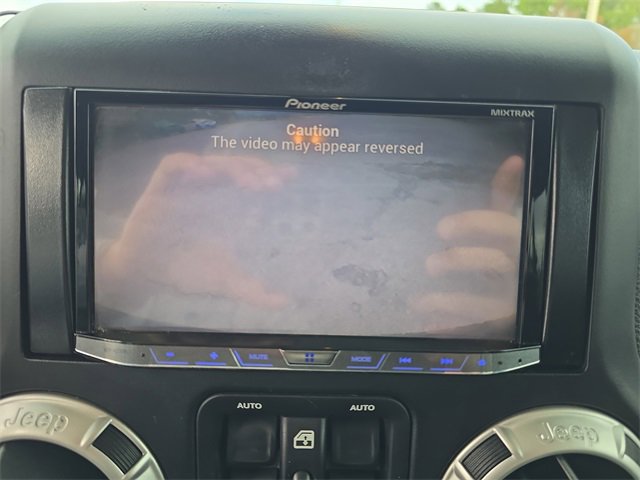 Used 2017 Jeep Wrangler Unlimited Sahara w/ Connectivity Group image 18