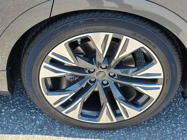 Used 2025 Audi Q8 Premium Plus AWD/4WD image 30