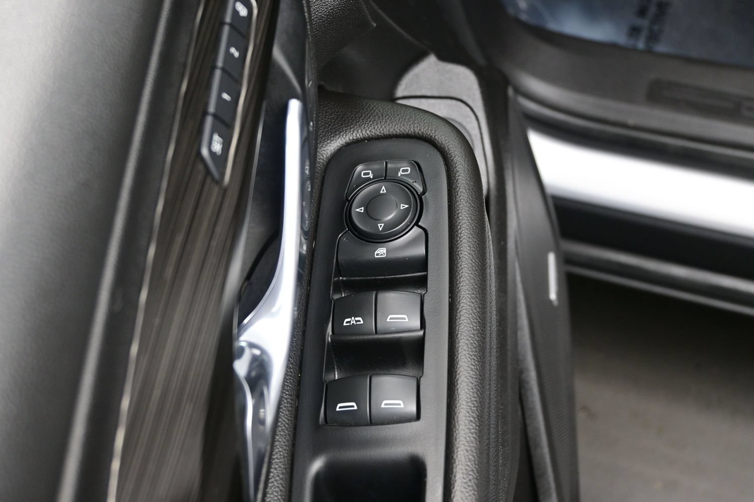 Used 2021 GMC Terrain SLT w/ Infotainment Package II AWD/4WD image 13