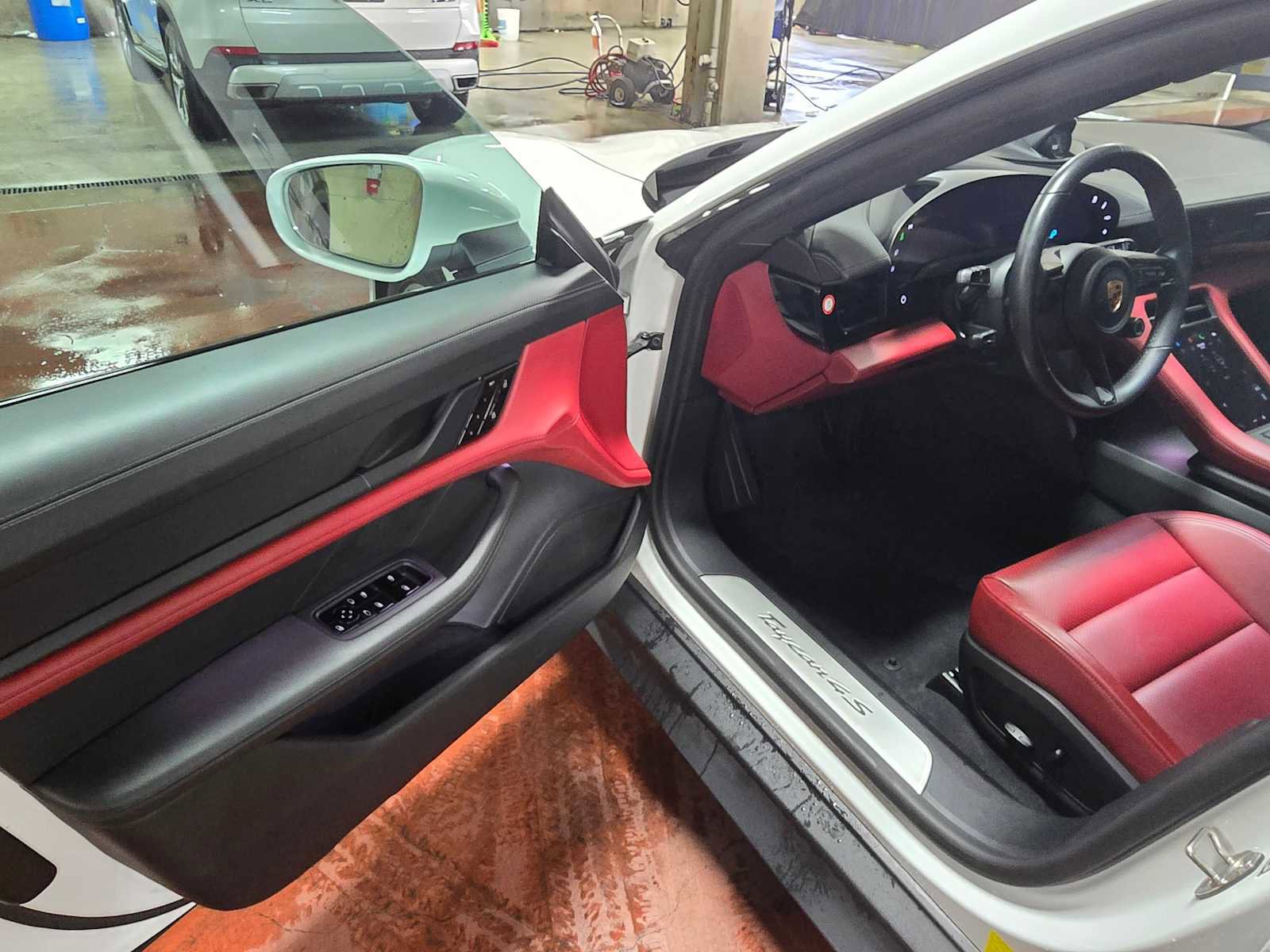 Used 2020 Porsche Taycan 4S image 19