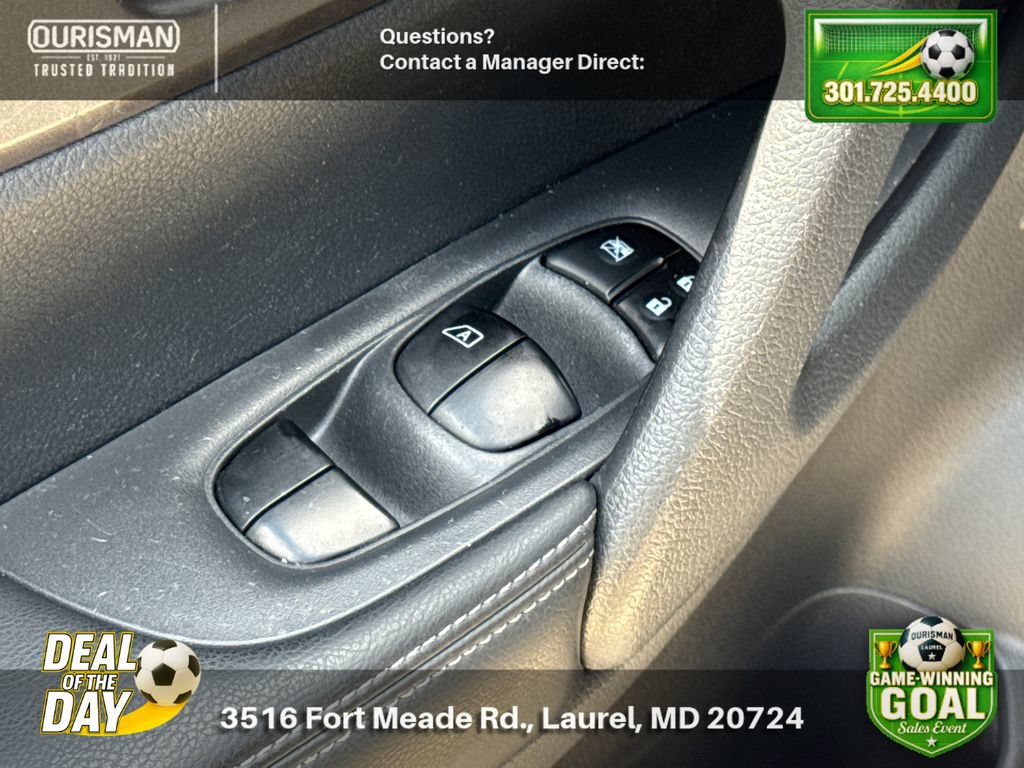Used 2016 Nissan Rogue S w/ Appearance Package AWD/4WD image 8