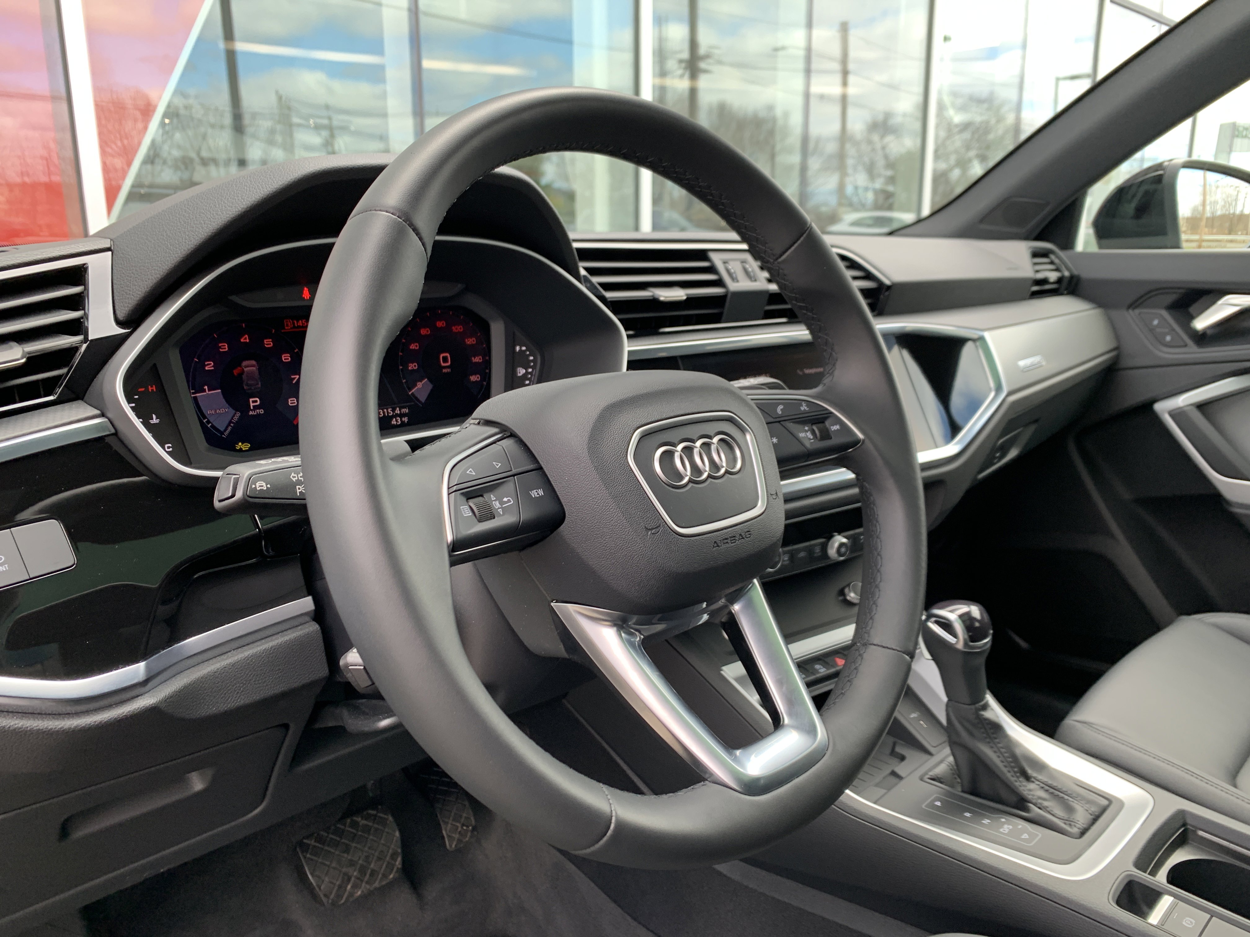 Used 2025 Audi Q3 2.0T Premium w/ Convenience Package image 4