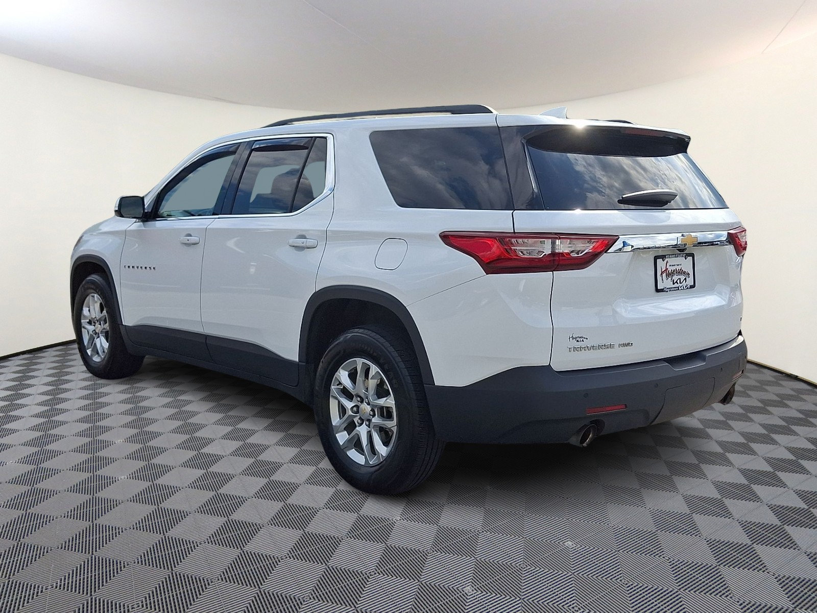Used 2020 Chevrolet Traverse LT w/ LPO, Floor Liner Package AWD/4WD image 4