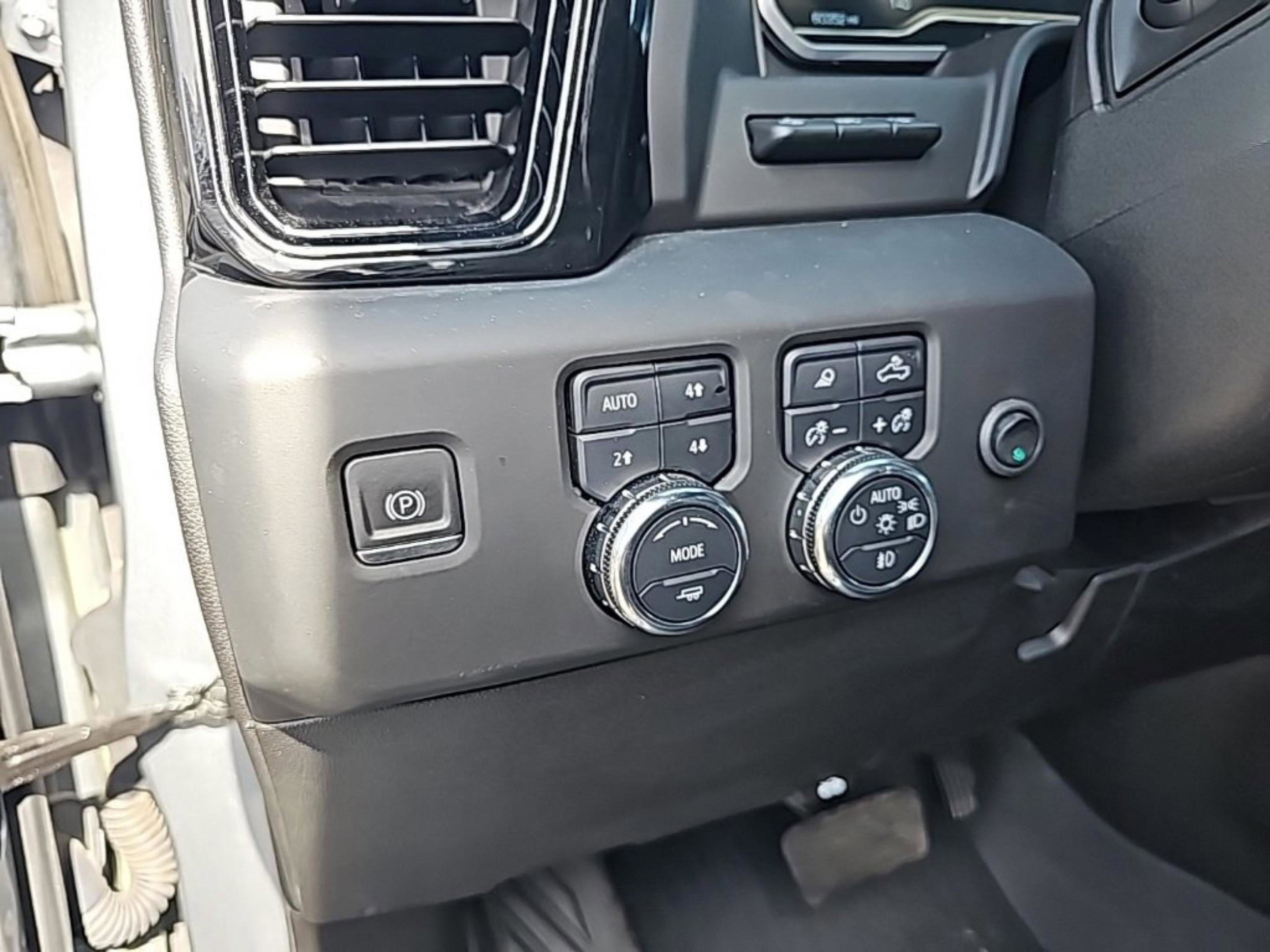 Used 2024 GMC Sierra 2500 AT4X w/ AT4X AEV Edition image 11