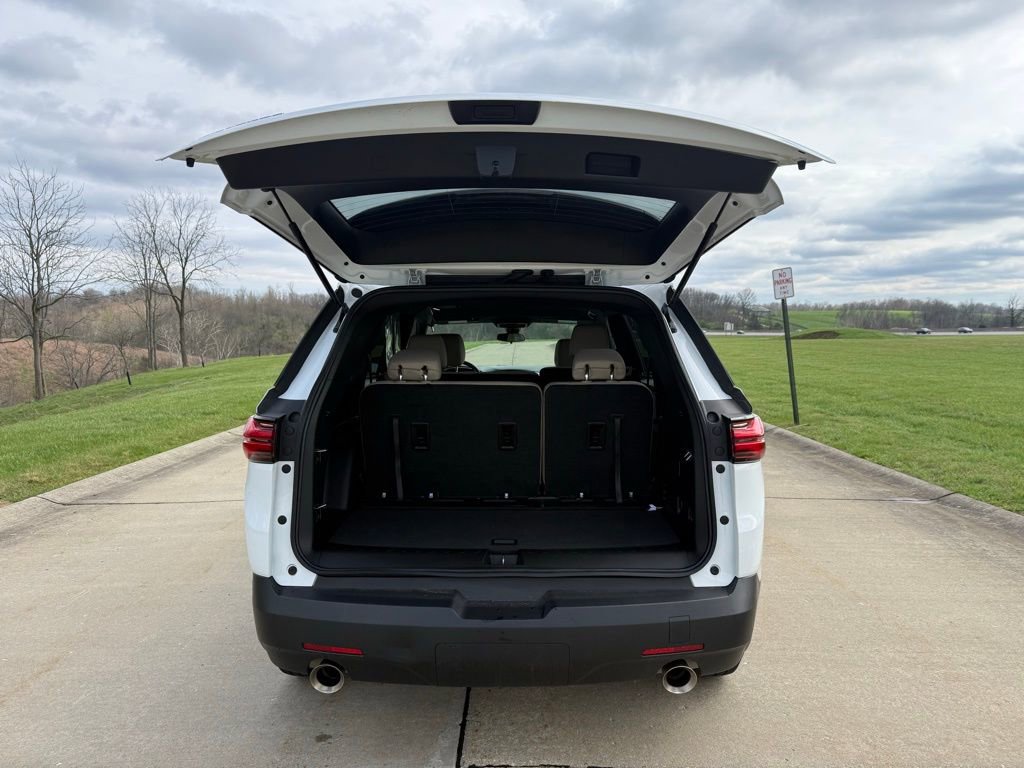 Used 2023 Chevrolet Traverse LS w/ Safety Package image 5