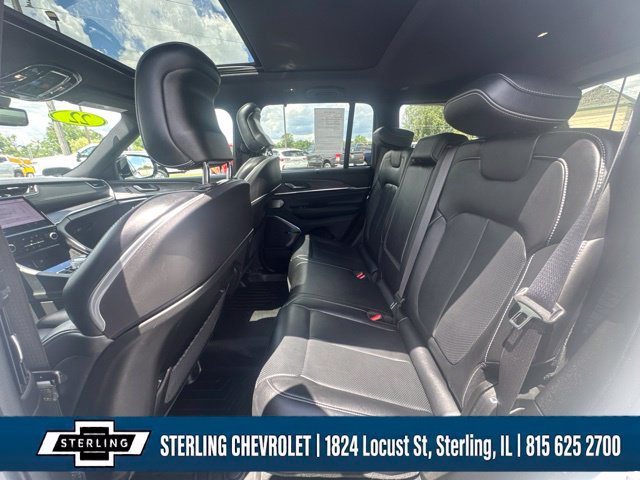 Used 2022 Jeep Grand Cherokee Overland w/ Luxury Tech Group IV AWD/4WD image 21