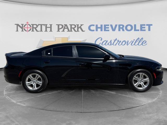 Used 2018 Dodge Charger SXT RWD image 2