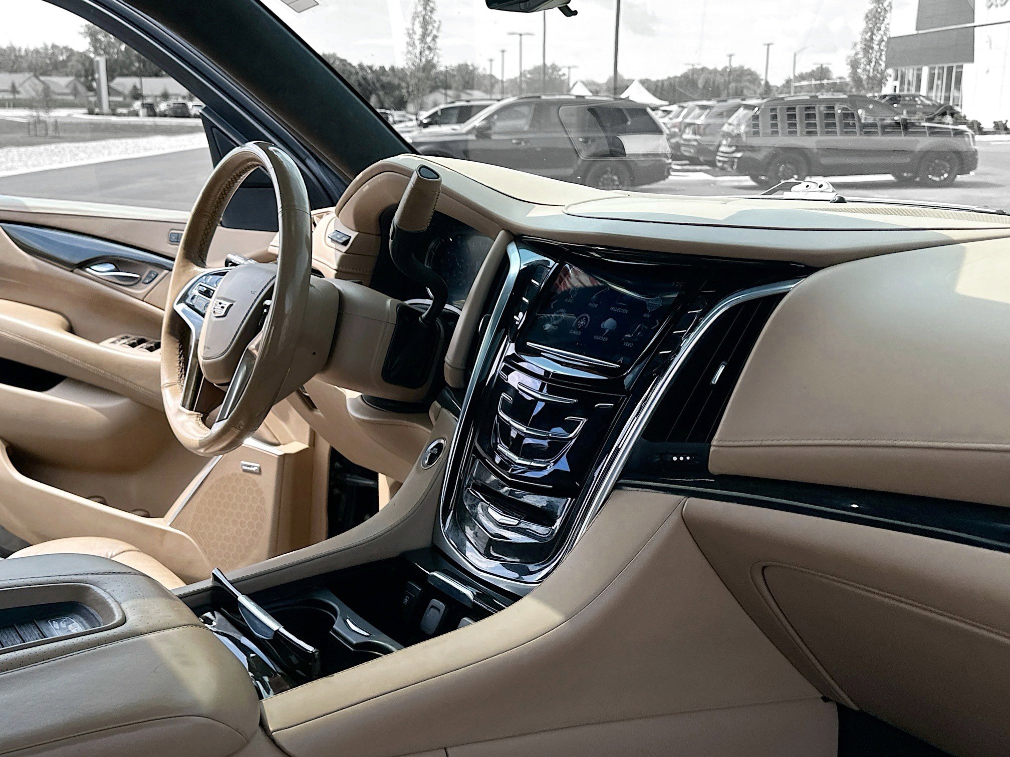 Used 2020 Cadillac Escalade Platinum image 5