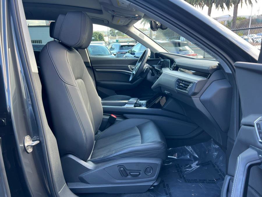 Used 2023 Audi e-tron Premium Plus w/ Premium Plus Package image 33