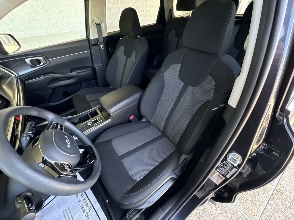 Used 2025 Kia Sorento LX image 18