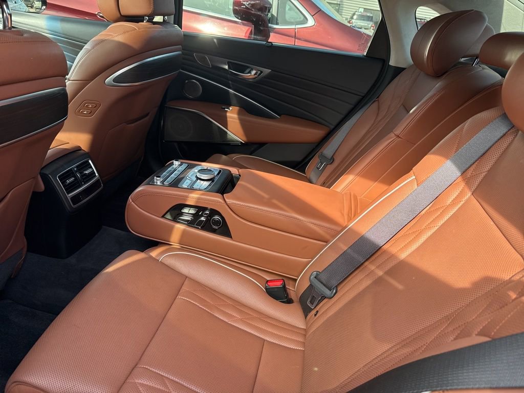 Used 2019 Kia K900 Luxury w/ VIP Package image 16