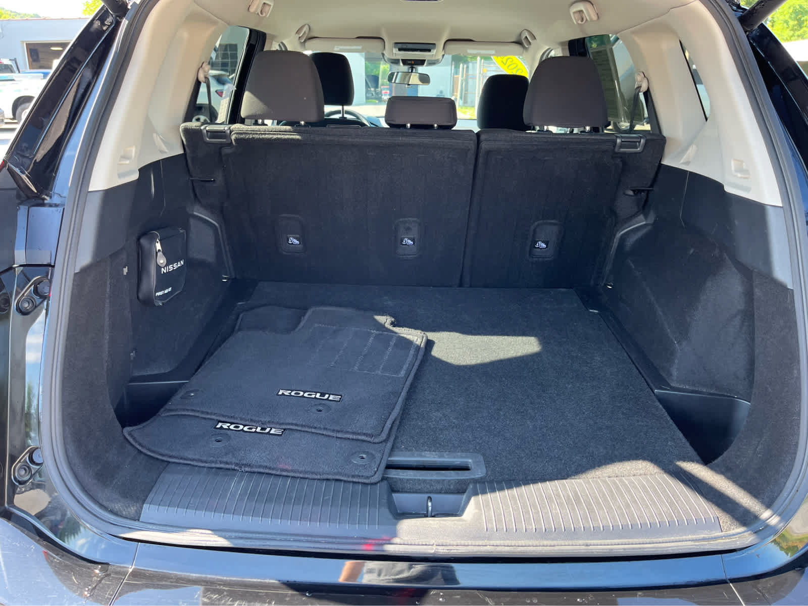 Used 2024 Nissan Rogue SV FWD image 27