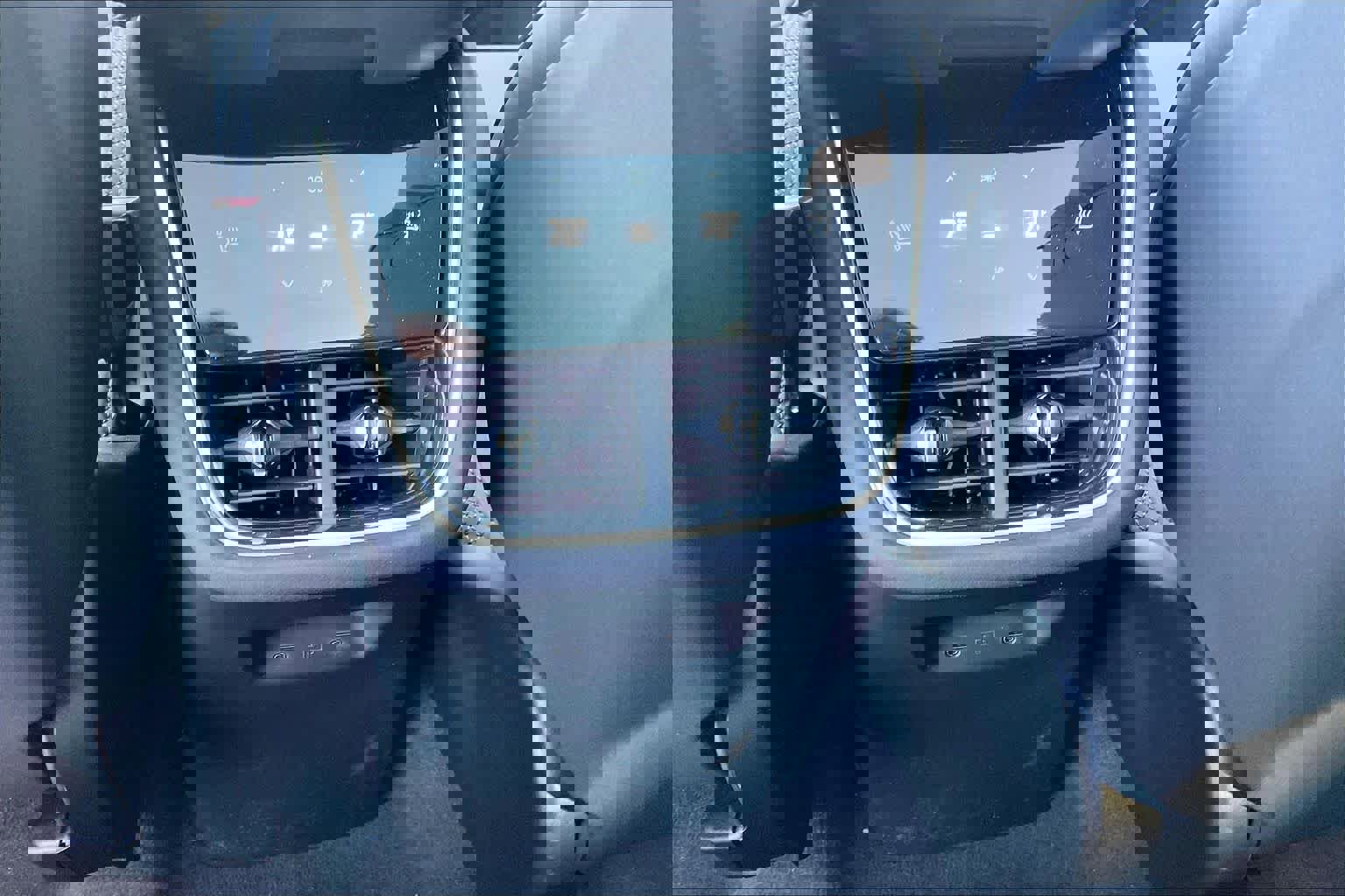 New 2025 Volvo EX90 Ultra w/ Protection Package Premier image 16