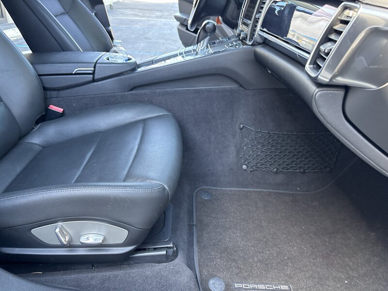 Used 2014 Porsche Panamera 4 AWD/4WD image 36
