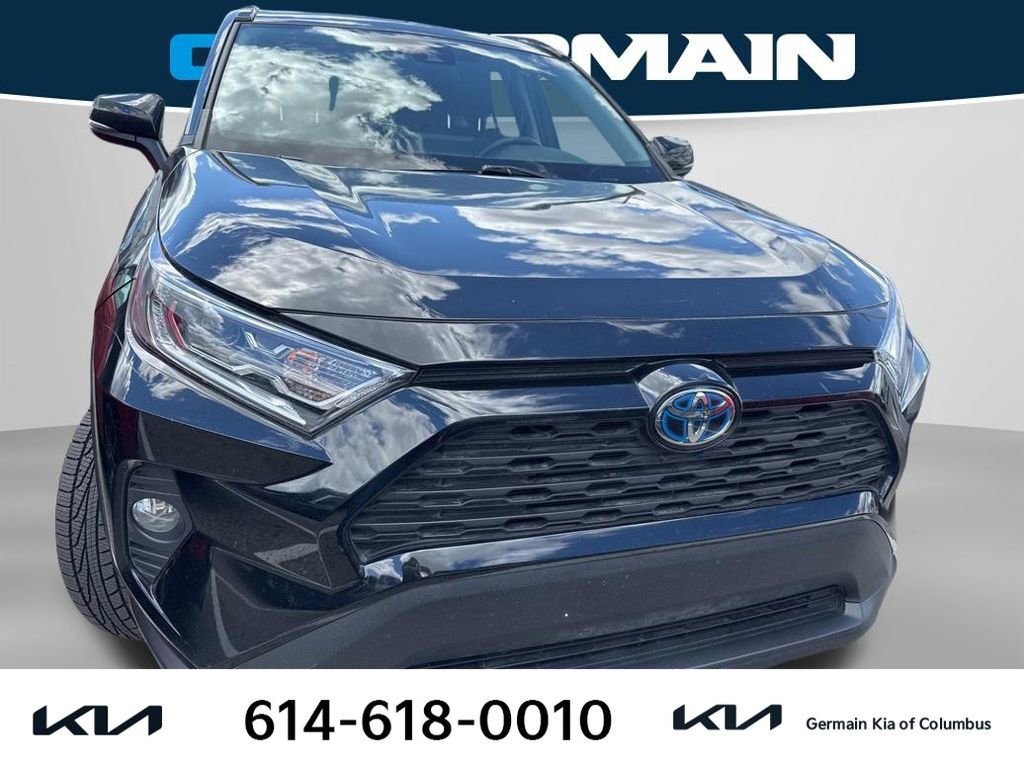 Used 2020 Toyota RAV4 XLE w/ XLE Grade Weather Package AWD/4WD image 10