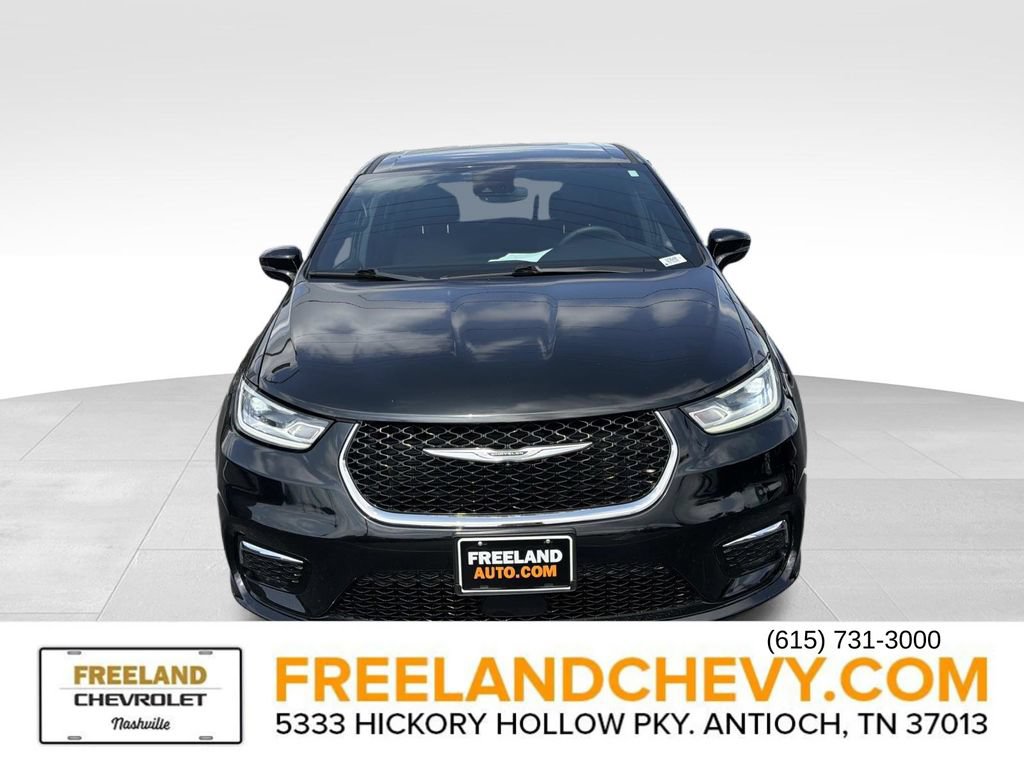 Used 2025 Chrysler Pacifica Select FWD image 9