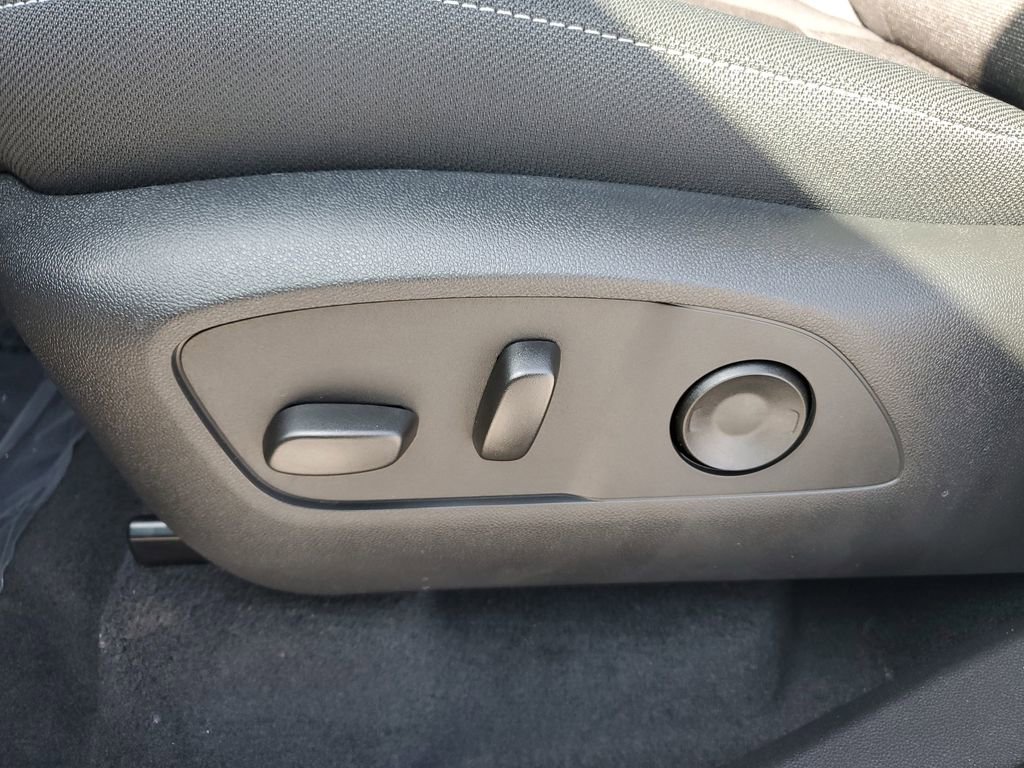 New 2026 Chevrolet Traverse LT w/ Driver Confidence Package image 22