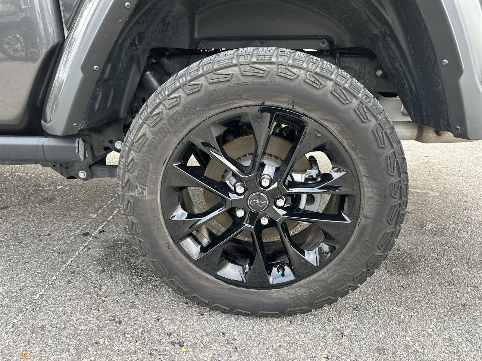 Used 2024 Jeep Gladiator Sport image 12