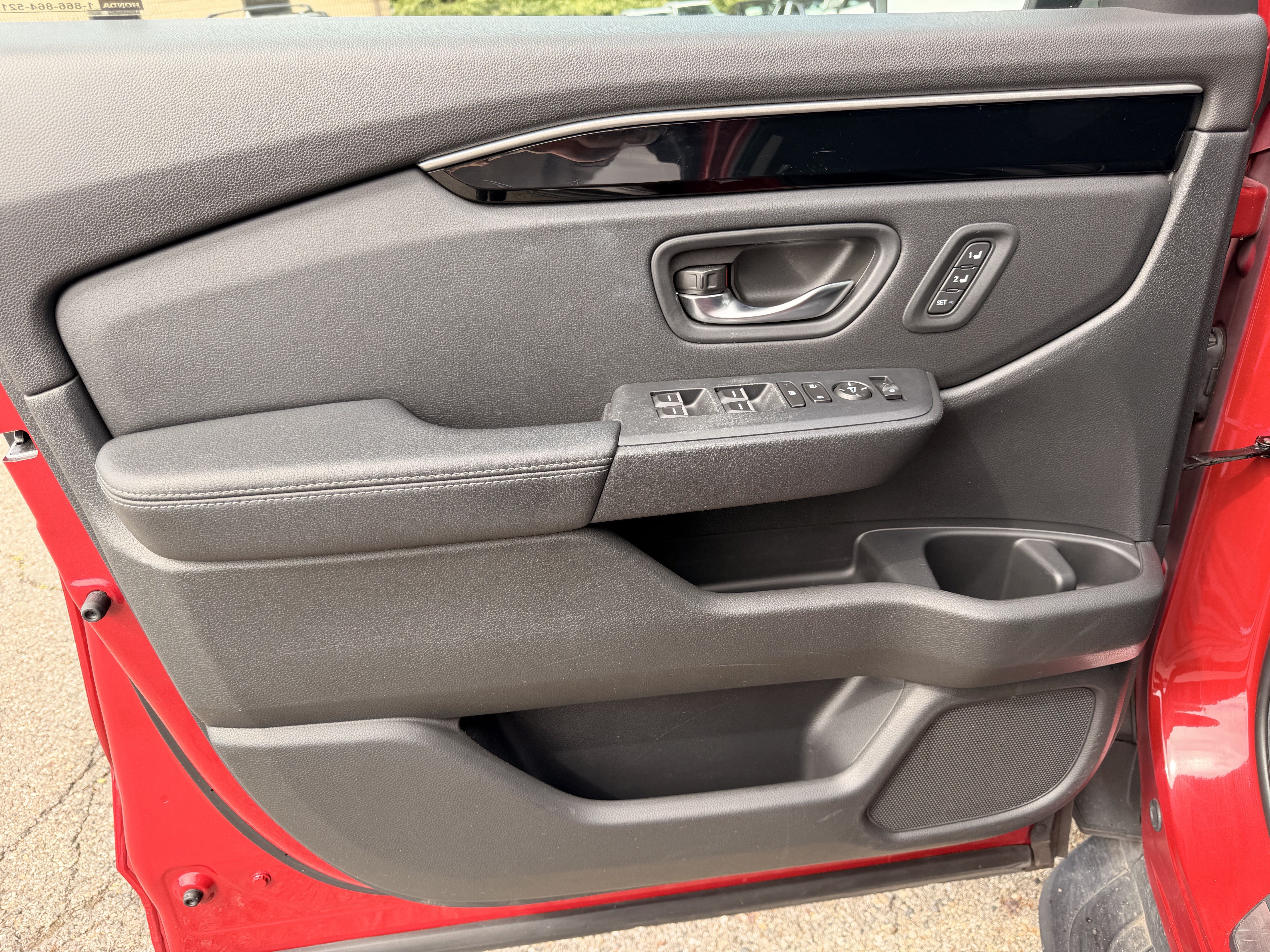 Used 2025 Honda Pilot Touring image 12